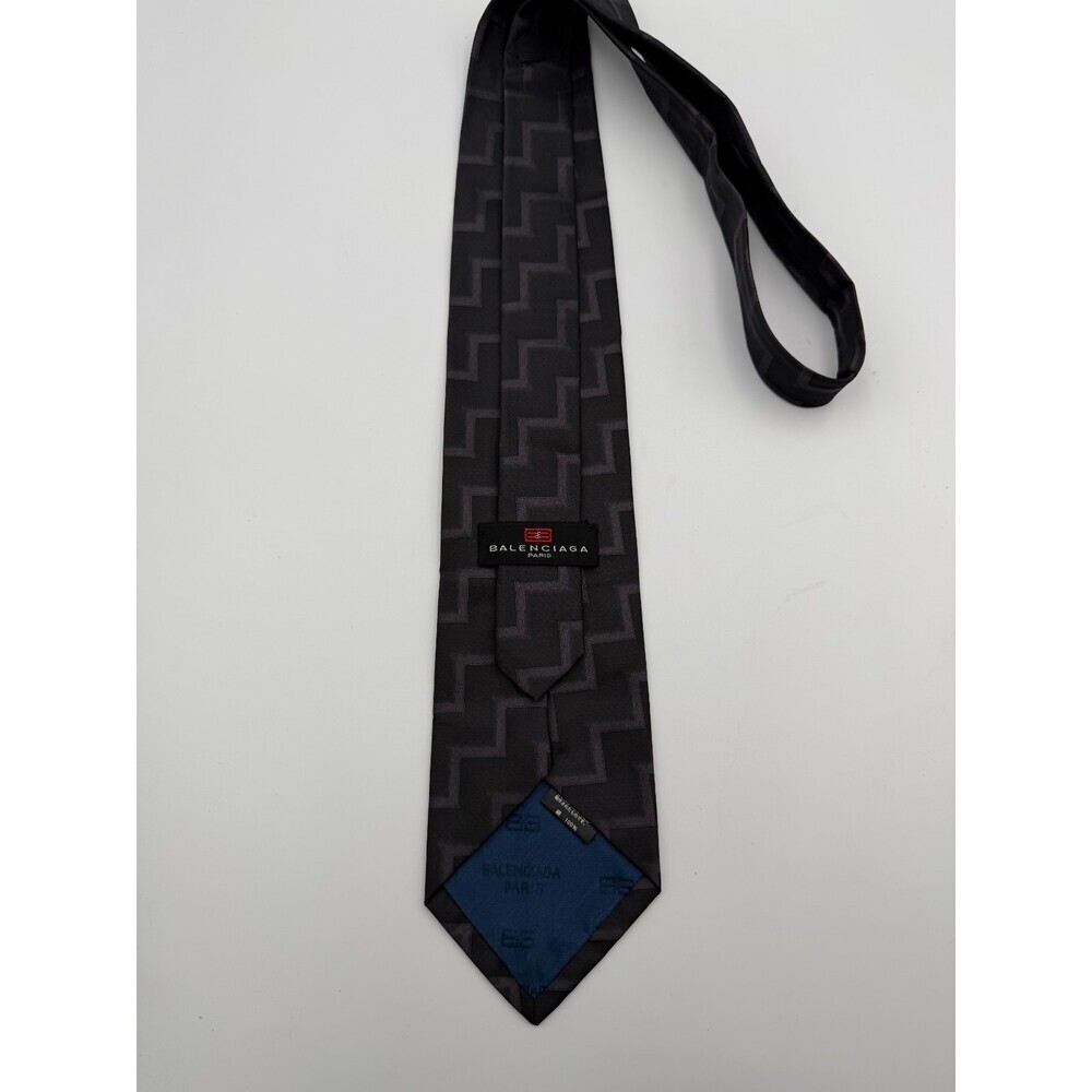 Balenciaga Paris Necktie 100% Silk Tie Gray Black Geometric Zig Zag Pattern Tie - Picture 9 of 9